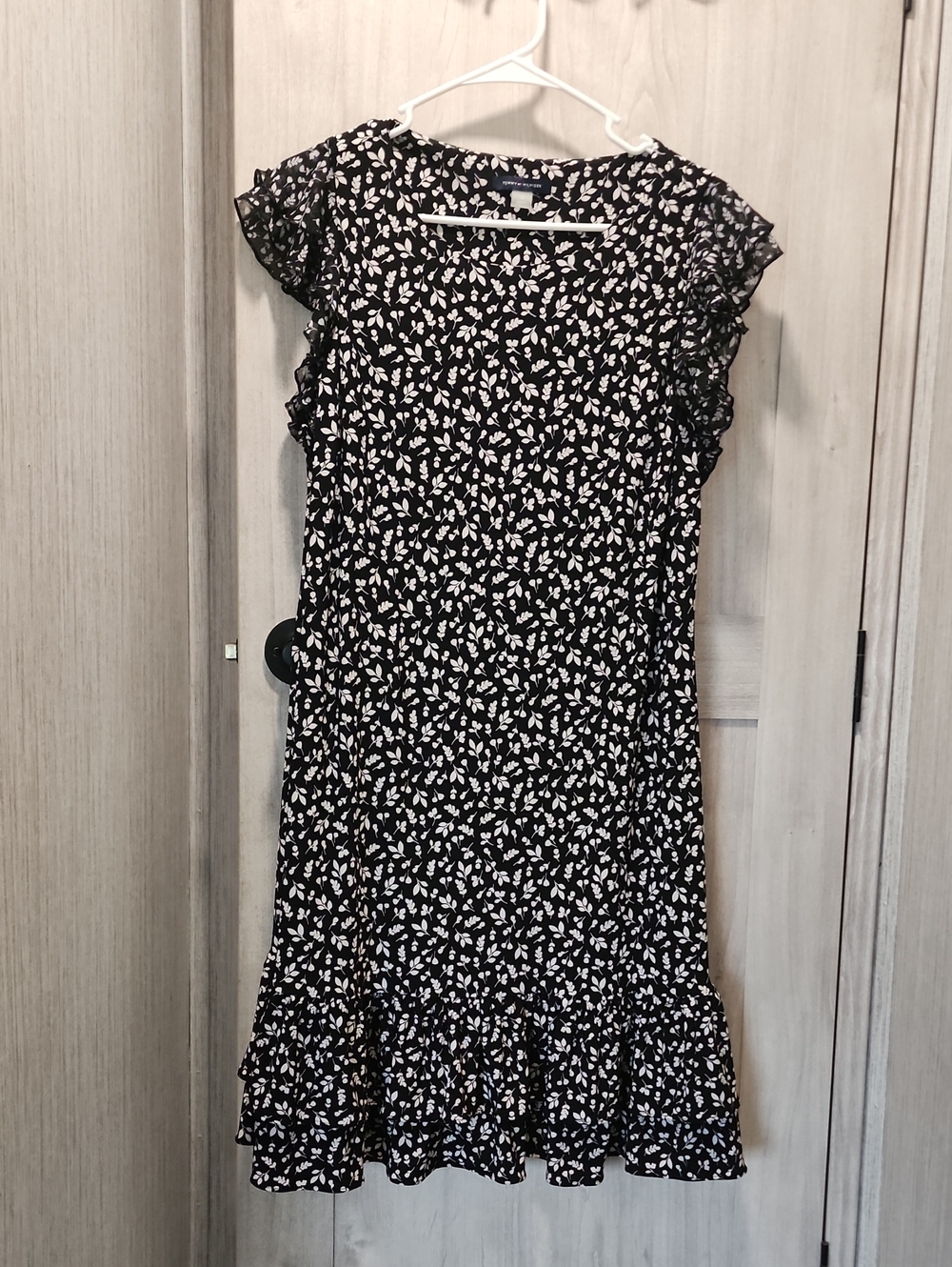 Tommy Hilfiger Black & White Floral Ruffle Sleeve Shift Dress Size 12